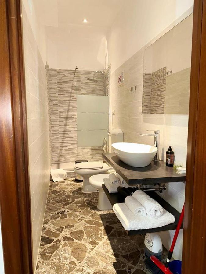 Lb&B Holiday Suite Downtown Bari Exterior photo